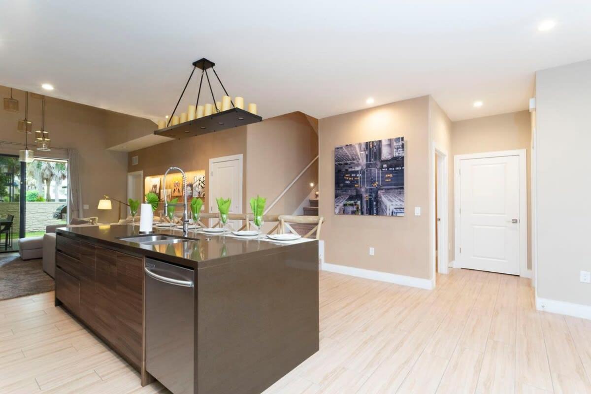 Stunning 4 Bd Close To Disney @ Magic Village Resort 7537 オーランド エクステリア 写真