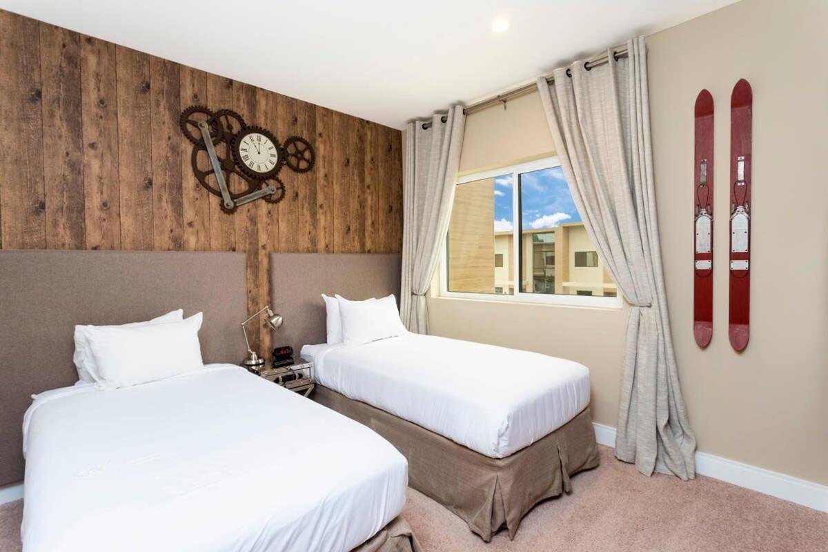 Stunning 4 Bd Close To Disney @ Magic Village Resort 7537 オーランド エクステリア 写真