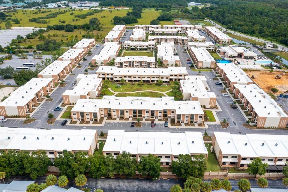 Stunning 4 Bd Close To Disney @ Magic Village Resort 7537 オーランド エクステリア 写真