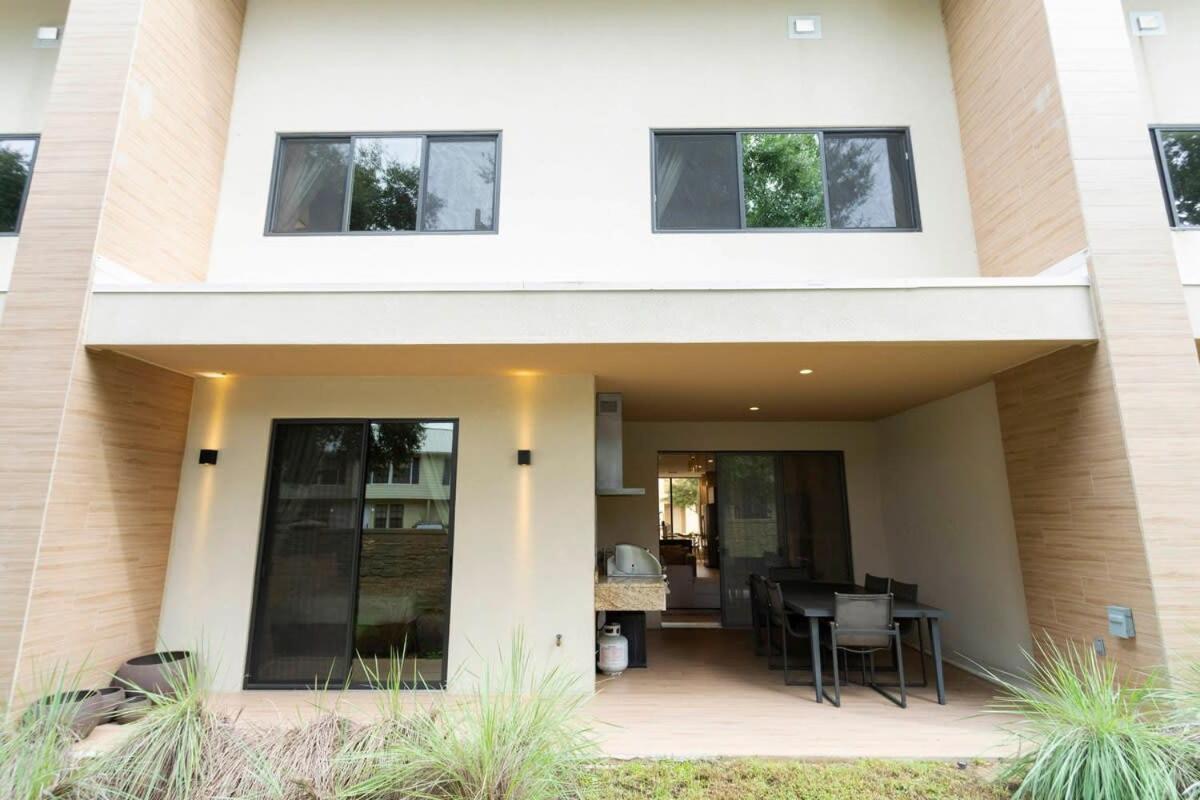Stunning 4 Bd Close To Disney @ Magic Village Resort 7537 オーランド エクステリア 写真