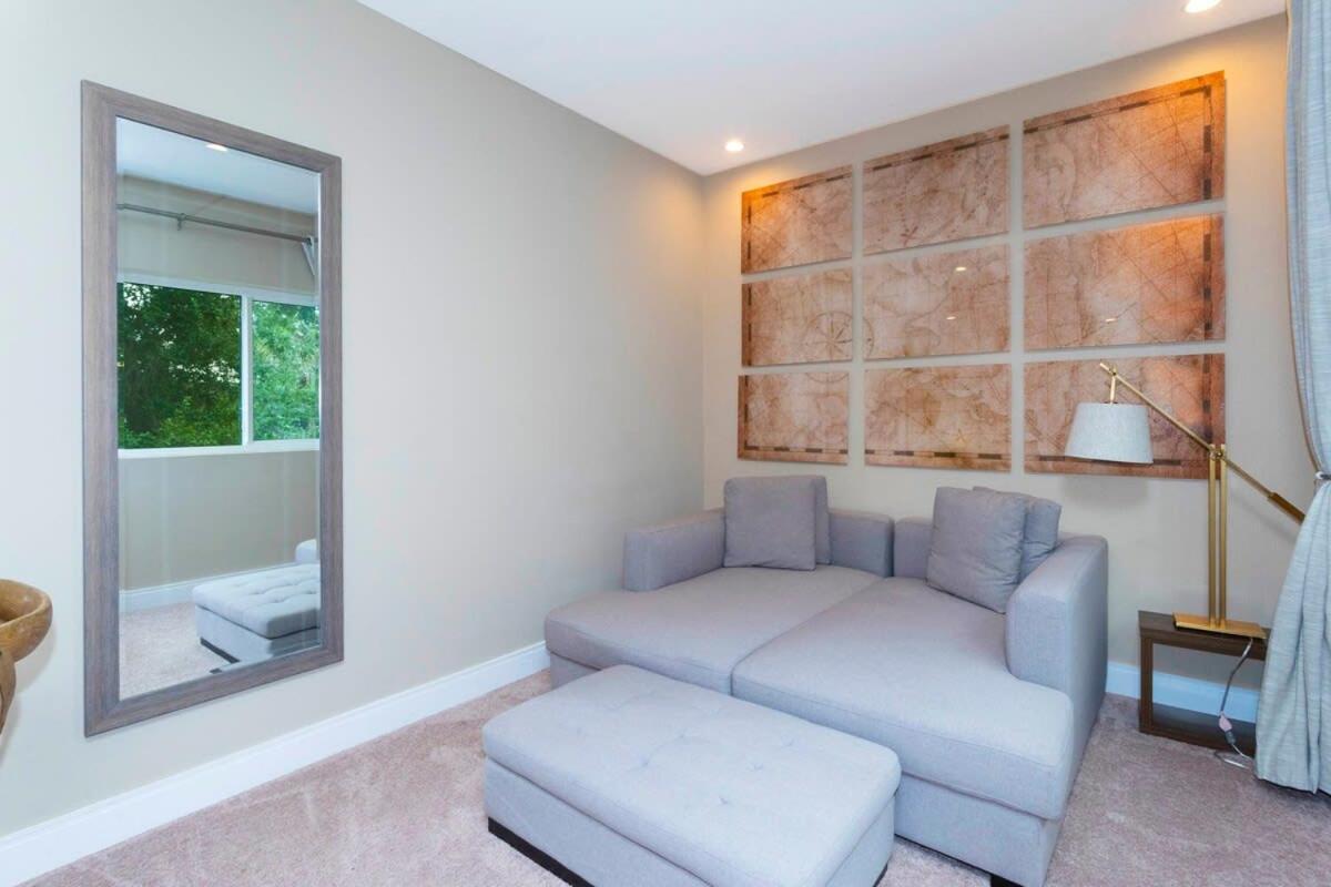 Stunning 4 Bd Close To Disney @ Magic Village Resort 7537 オーランド エクステリア 写真